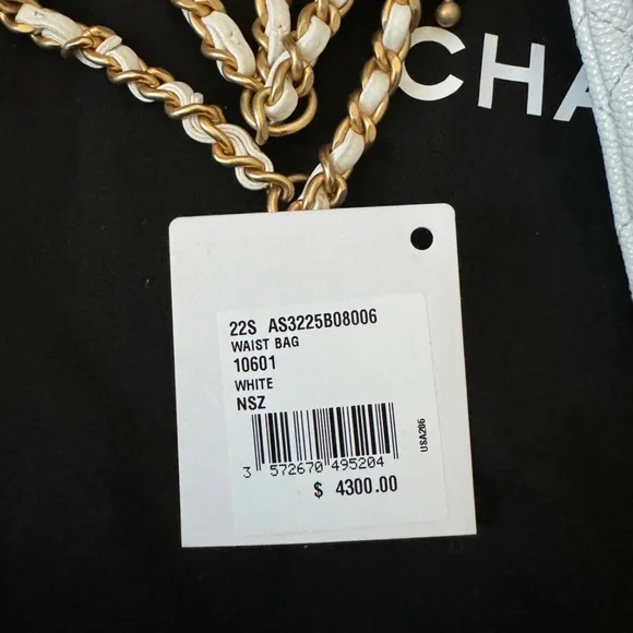 Chanel White Quilted Leather Waist Bag Gold Turn lock CC Hardware - Picture 10 of 10